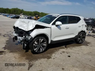 2024 Volvo XC40 Plus Bright Theme z VIN YV4L12UE9R2224474, wystawiony jako Copart lot #52773045 z przebiegiem 13 308 mil mil oraz Szkody całkowita. Historia ofert i sprzedaży dostępna na DreamBid. Obrazek 1.