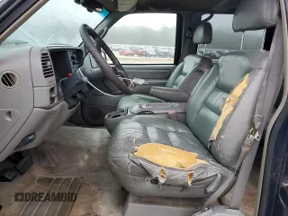 1996 Chevrolet Suburban with VIN 1GNEC16R8TJ359059, listed as a Copart auction lot 86344584 with 390,115 mi miles and Salvage Title. Bid and sale history available at carsss.com. Image 7.