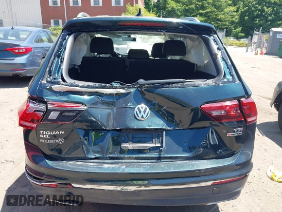 2018 Volkswagen Tiguan SEL with VIN 3VV2B7AX9JM058518, listed as a IAAI auction lot 42558129 with 82,807 mi miles and . Bid and sale history available at DreamBid. Image 16.