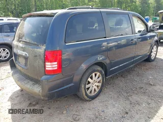 2008 Chrysler Town & Country Touring with VIN 2A8HR54P28R718253, listed as a IAAI auction lot 42099921 with 90,865 mi miles. Bid and sale history available at carsss.com. Image 4.