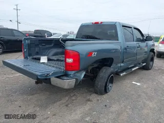 2010 Chevrolet Silverado 1500 LT with VIN 3GCRKSE38AG195486, listed as a IAAI auction lot 41589217 with 188,736 mi miles. Bid and sale history available at carsss.com. Image 4.