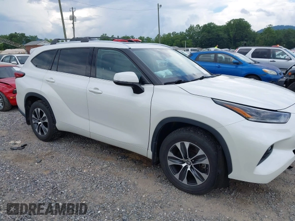 2021 Toyota Highlander XLE with VIN 5TDHZRBH9MS551417, listed as a IAAI auction lot 42751622 with 60,295 mi miles and . Bid and sale history available at DreamBid. Image 14.