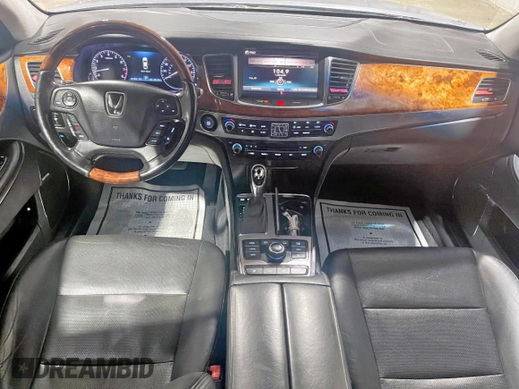 2014 Hyundai Equus Signature z VIN KMHGH4JH1EU084232, wystawiony jako Copart lot #57126355 z przebiegiem 146 902 mil mil oraz Szkody całkowita. Historia ofert i sprzedaży dostępna na DreamBid. Obrazek 9.