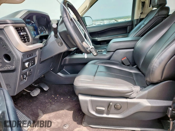 2022 Ford Expedition XLT z VIN 1FMJU1HT8NEA34626, wystawiony jako Copart lot #56818205 z przebiegiem 93 031 mil mil oraz Szkoda całkowita • Salvage title. Historia ofert i sprzedaży dostępna na DreamBid. Obrazek 7.