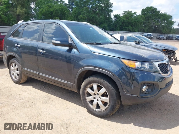 2011 Kia Sorento LX with VIN 5XYKT4A19BG102196, listed as a IAAI auction lot 42107811 with 353,665 mi miles. Bid and sale history available at carsss.com. Image 1.