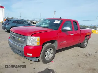 2007 Chevrolet Silverado 1500 LT w/2LT with VIN 2GCEC19J971669428, listed as a IAAI auction lot 41681937 with 243,059 mi miles. Bid and sale history available at carsss.com. Image 2.