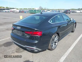 2023 Audi A5 Sportback S line Premium Plus z VIN WAUFACF52PA015824, wystawiony jako IAAI lot #42151635 z przebiegiem 24 509 mil mil oraz . Historia ofert i sprzedaży dostępna na DreamBid. Obrazek 4.