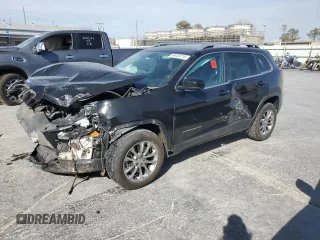 2019 Jeep Cherokee Latitude Plus z VIN 1C4PJLLB3KD247681, wystawiony jako Copart lot #49429715 z przebiegiem Nie podano mil oraz Szkoda całkowita • Salvage title. Historia ofert i sprzedaży dostępna na DreamBid. Obrazek 1.