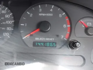 2000 Ford Mustang z VIN 1FAFP4049YF296568, wystawiony jako IAAI lot #41598325 z przebiegiem 144 186 mil mil oraz . Historia ofert i sprzedaży dostępna na DreamBid. Obrazek 7.