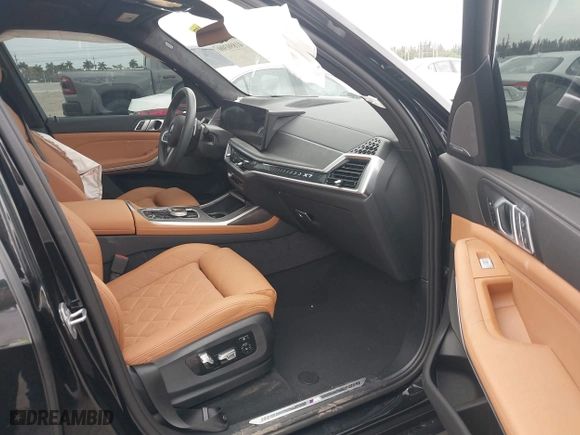 2024 BMW X7 xDrive40i with VIN 5UX23EM01R9V59412, listed as a IAAI auction lot 41890300 with 11,867 mi miles. Bid and sale history available at carsss.com. Image 5.