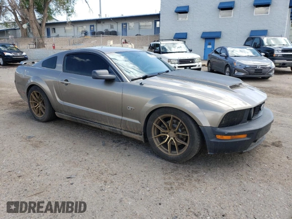 2005 Ford Mustang GT Deluxe z VIN 1ZVHT82H355259178, wystawiony jako Copart lot #55663555 z przebiegiem 194 211 mil mil oraz Szkoda całkowita • Salvage title. Historia ofert i sprzedaży dostępna na DreamBid. Obrazek 4.