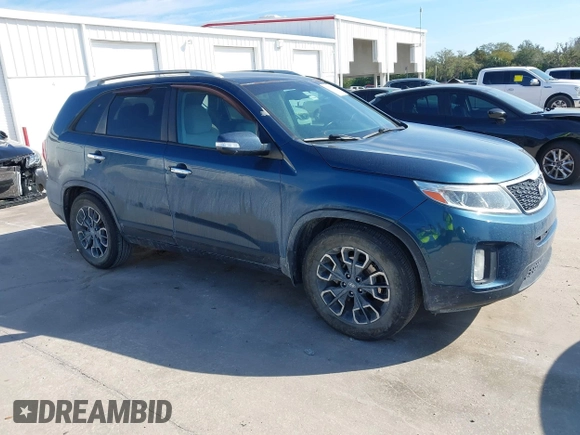 2014 Kia Sorento LX with VIN 5XYKT4A71EG462295, listed as a IAAI auction lot 41508742 with 144,234 mi miles and . Bid and sale history available at carsss.com. Image 1.
