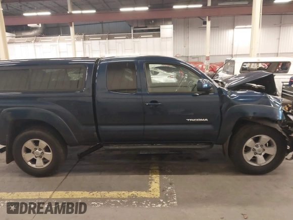 2006 Toyota Tacoma with VIN 5TEUU42N06Z265256, listed as a IAAI auction lot 41371660 with 153,557 mi miles. Bid and sale history available at carsss.com. Image 14.
