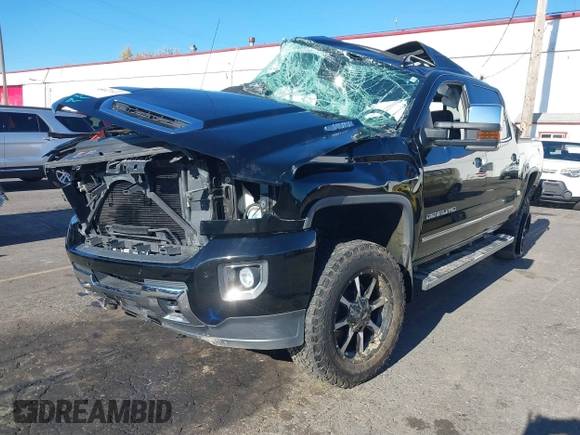 2019 GMC Sierra 2500HD Denali with VIN 1GT12SEY1KF225472, listed as a IAAI auction lot 40802703 with 1 mi miles. Bid and sale history available at carsss.com. Image 2.