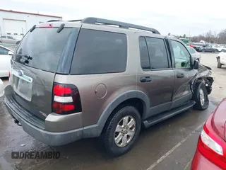 2006 Ford Explorer XLT z VIN 1FMEU73E66UA09423, wystawiony jako IAAI lot #41552885 z przebiegiem 214 269 mil mil oraz . Historia ofert i sprzedaży dostępna na DreamBid. Obrazek 4.