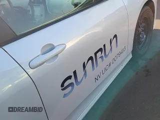 2019 Toyota Prius L Eco z VIN JTDKARFU0K3071589, wystawiony jako IAAI lot #42497984 z przebiegiem 54 762 mil mil oraz . Historia ofert i sprzedaży dostępna na DreamBid. Obrazek 41.