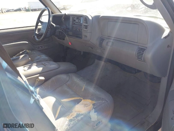 1997 Chevrolet Suburban with VIN 1GNFK16R3VJ423650, listed as a IAAI auction lot 41517985 with 204,817 mi miles. Bid and sale history available at carsss.com. Image 5.