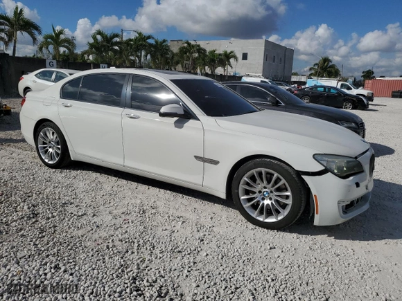 2013 BMW 7 Series 740Li with VIN WBAYE4C5XDD137591, listed as a Copart auction lot 44581175 with 138,173 mi miles and Salvage Title. Bid and sale history available at carsss.com. Image 4.