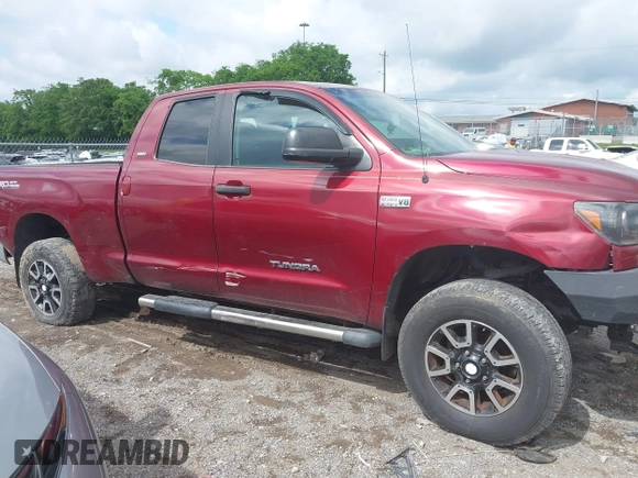 2008 Toyota Tundra z VIN 5TBBV541X8S517382, wystawiony jako IAAI lot #42231096 z przebiegiem 111 953 mil mil oraz . Historia ofert i sprzedaży dostępna na DreamBid. Obrazek 13.