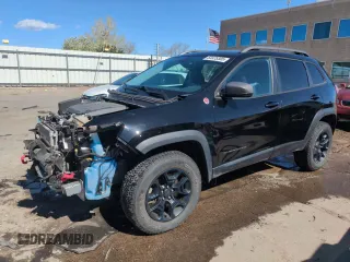 2020 Jeep Cherokee Trailhawk с VIN 1C4PJMBX4LD568343, выставлен на аукционе Copart как лот 53325305 с пробегом 54 011 миль миль и Списание • Salvage title. История ставок и продаж доступна на DreamBid. Изображение 1.