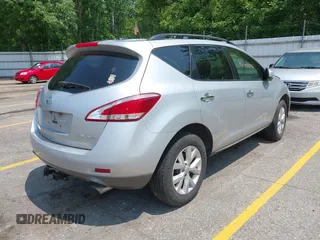 2013 Nissan Murano S z VIN JN8AZ1MW9DW318446, wystawiony jako IAAI lot #42448596 z przebiegiem 183 499 mil mil oraz . Historia ofert i sprzedaży dostępna na DreamBid. Obrazek 4.