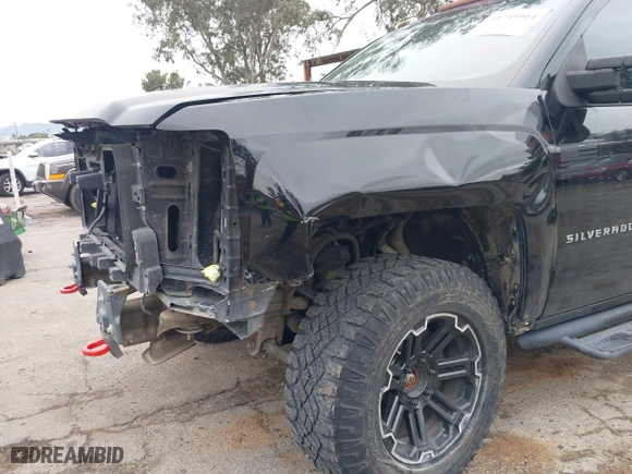 2014 Chevrolet Silverado 1500 LT with VIN 3GCUKREC2EG552511, listed as a IAAI auction lot 41745914 with 196,182 mi miles. Bid and sale history available at carsss.com. Image 6.