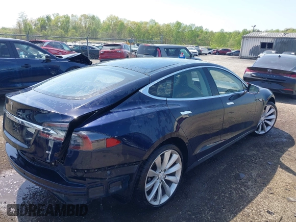 2013 Tesla Model S z VIN 5YJSA1CN5DFP20579, wystawiony jako IAAI lot #41983339 z przebiegiem 80 118 mil mil oraz . Historia ofert i sprzedaży dostępna na DreamBid. Obrazek 4.