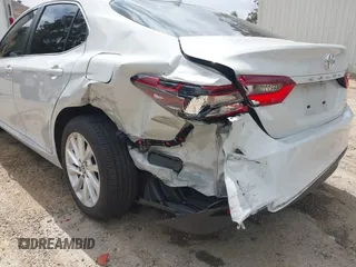 2024 Toyota Camry LE z VIN 4T1C11AK9RU228788, wystawiony jako IAAI lot #42108189 z przebiegiem 26 359 mil mil oraz . Historia ofert i sprzedaży dostępna na DreamBid. Obrazek 6.