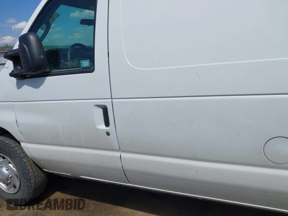 2014 Ford Econoline Cargo Commercial z VIN 1FTNS2EW9EDB03748, wystawiony jako IAAI lot #42574971 z przebiegiem 250 937 mil mil oraz . Historia ofert i sprzedaży dostępna na DreamBid. Obrazek 14.