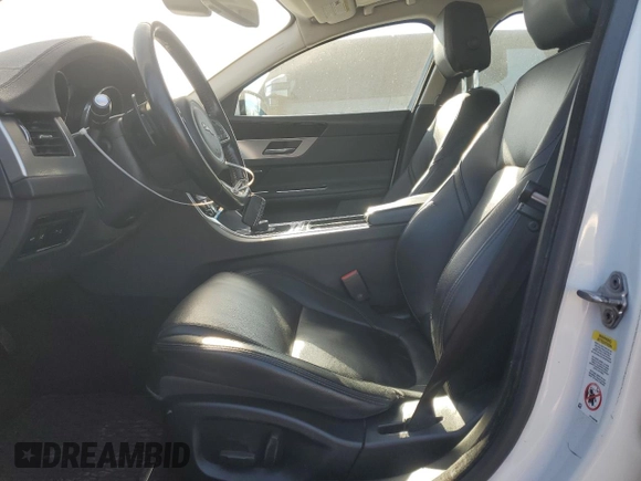 2018 Jaguar XF 25t Premium with VIN SAJBJ4FX9JCY54696, listed as a Copart auction lot 84917114 with 88,377 mi miles and Salvage Title. Bid and sale history available at carsss.com. Image 7.