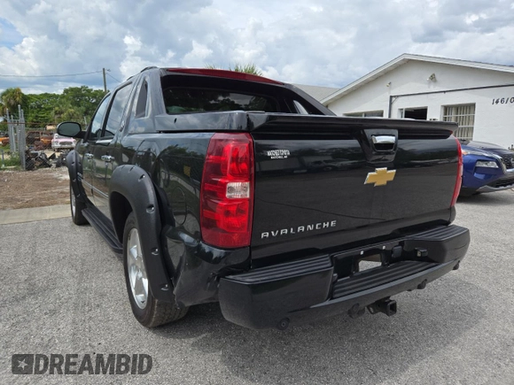 2013 Chevrolet Avalanche LTZ z VIN 3GNTKGE77DG250771, wystawiony jako Copart lot #59786255 z przebiegiem 150 363 mil mil oraz Czysty tytuł • Clean title. Historia ofert i sprzedaży dostępna na DreamBid. Obrazek 3.