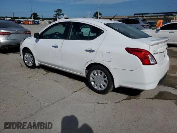 2016 Nissan Versa SV z VIN 3N1CN7AP0GL846535, wystawiony jako Copart lot #61387085 z przebiegiem 61 680 mil mil oraz Czysty tytuł • Clean title. Historia ofert i sprzedaży dostępna na DreamBid. Obrazek 2.