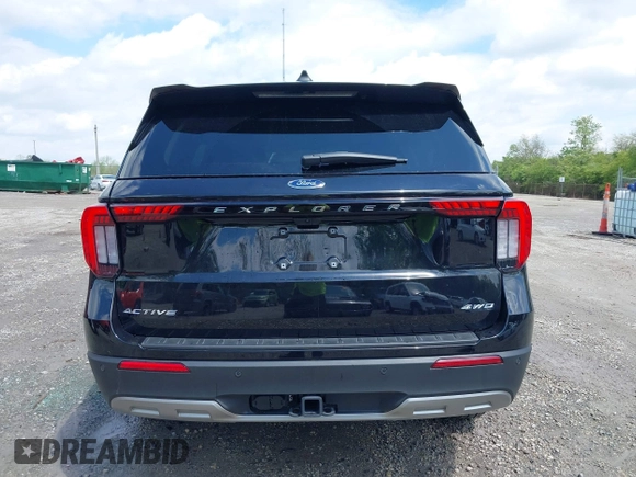 2025 Ford Explorer Active z VIN 1FMUK8DH8SGB17695, wystawiony jako IAAI lot #42198872 z przebiegiem 2 795 mil mil oraz . Historia ofert i sprzedaży dostępna na DreamBid. Obrazek 17.