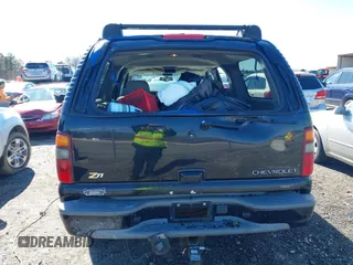2002 Chevrolet Suburban Z71 with VIN 3GNFK16Z52G264577, listed as a IAAI auction lot 41581984 with 321,321 mi miles. Bid and sale history available at carsss.com. Image 16.