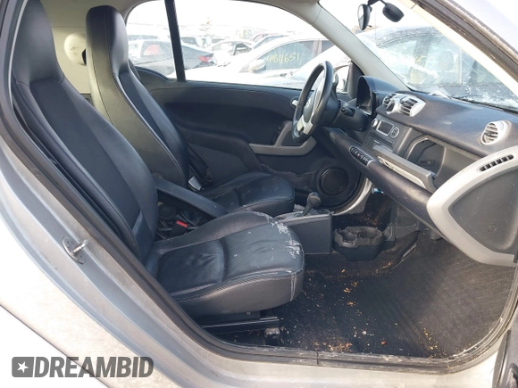 2013 Smart fortwo Pure with VIN WMEEJ3BA7DK596875, listed as a IAAI auction lot 41601623 with 1 mi miles. Bid and sale history available at carsss.com. Image 5.