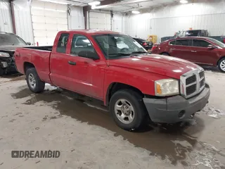 2005 Dodge Dakota ST with VIN 1D7HW22K75S103803, listed as a IAAI auction lot 41547470 with 220,238 mi miles. Bid and sale history available at carsss.com. Image 1.