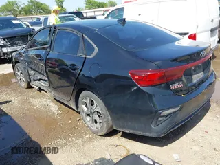 2021 Kia Forte LXS z VIN 3KPF24ADXME368759, wystawiony jako IAAI lot #41864100 z przebiegiem 75 404 mil mil oraz . Historia ofert i sprzedaży dostępna na DreamBid. Obrazek 3.