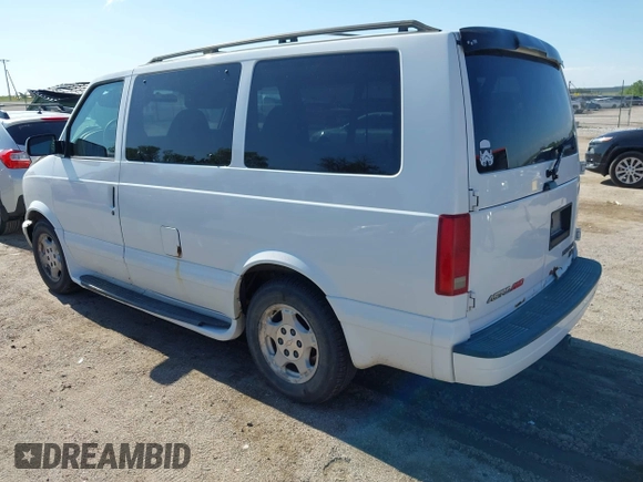 2004 Chevrolet Astro z VIN 1GNEL19X24B104686, wystawiony jako IAAI lot #42281386 z przebiegiem 154 038 mil mil oraz . Historia ofert i sprzedaży dostępna na DreamBid. Obrazek 3.