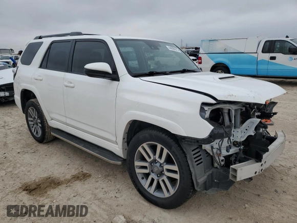 2022 Toyota 4Runner TRD Sport with VIN JTEAU5JR8N5275849, listed as a Copart auction lot 44890675 with 32,585 mi miles and Clean title. Bid and sale history available at DreamBid. Image 4.