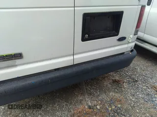 2008 Ford Econoline Cargo Commercial z VIN 1FTNE24W78DA10529, wystawiony jako IAAI lot #42030310 z przebiegiem 359 982 mil mil oraz . Historia ofert i sprzedaży dostępna na DreamBid. Obrazek 16.