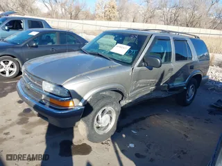 2001 Chevrolet Blazer LT with VIN 1GNDT13WX12195102, listed as a IAAI auction lot 41382437 with 163,921 mi miles. Bid and sale history available at carsss.com. Image 17.
