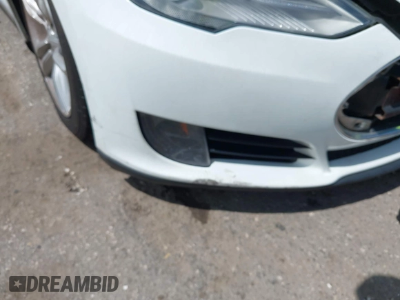 2013 Tesla Model S с VIN 5YJSA1AC8DFP10260, выставлен на аукционе IAAI как лот 42545156 с пробегом 121 329 миль миль и . История ставок и продаж доступна на DreamBid. Изображение 6.