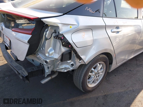 2022 Toyota Prius LE z VIN JTDKAMFP8N3211485, wystawiony jako IAAI lot #42515220 z przebiegiem 23 875 mil mil oraz . Historia ofert i sprzedaży dostępna na DreamBid. Obrazek 18.