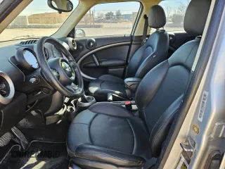 2011 MINI Countryman S z VIN WMWZC3C53BWL79001, wystawiony jako Copart lot #49748895 z przebiegiem 123 882 mil mil oraz Czysty tytuł • Clean title. Historia ofert i sprzedaży dostępna na DreamBid. Obrazek 5.