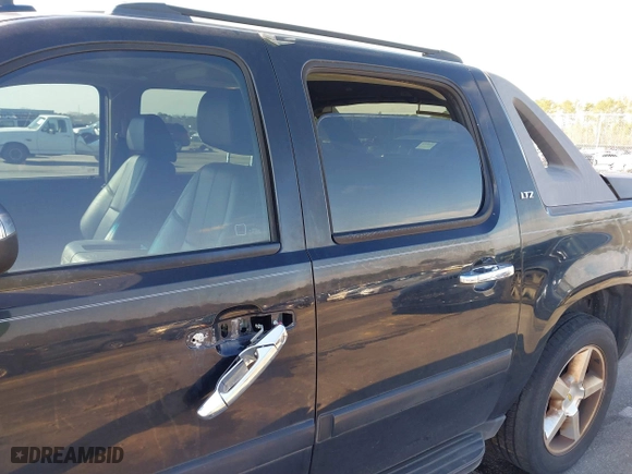 2008 Chevrolet Avalanche LS with VIN 3GNFK12308G224448, listed as a IAAI auction lot 41477612 with 208,365 mi miles. Bid and sale history available at carsss.com. Image 6.