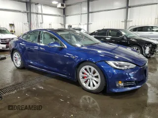 2016 Tesla Model S 90D z VIN 5YJSA1E40GF172712, wystawiony jako Copart lot #63698725 z przebiegiem 99 405 mil mil oraz Szkoda całkowita • Salvage title. Historia ofert i sprzedaży dostępna na DreamBid. Obrazek 4.
