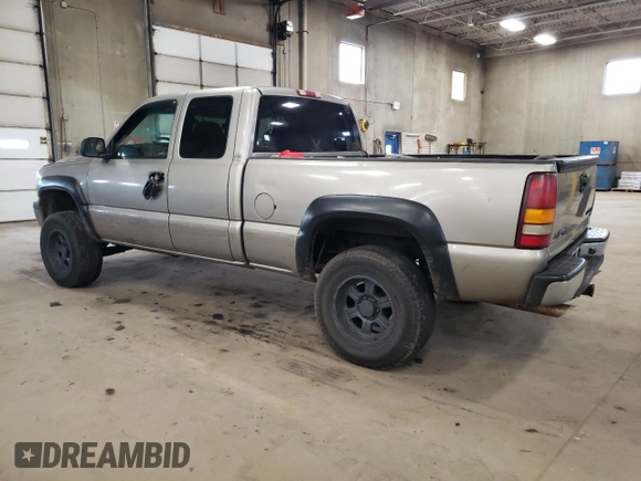 2001 Chevrolet Silverado 1500 LS with VIN 2GCEC19T711211931, listed as a Copart auction lot 54614195 with 135,812 mi miles and Salvage Title. Bid and sale history available at DreamBid. Image 2.