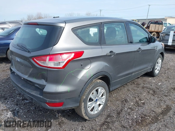 2013 Ford Escape S with VIN 1FMCU0F72DUB93249, listed as a IAAI auction lot 42009262 with 183,573 mi miles. Bid and sale history available at carsss.com. Image 4.