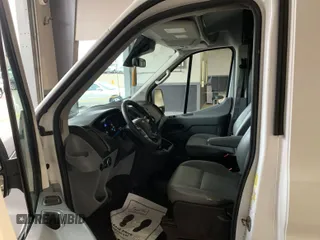 2017 Ford Transit z VIN 1FTYR2CM7HKA34715, wystawiony jako IAAI lot #42830885 z przebiegiem 300 799 mil mil oraz . Historia ofert i sprzedaży dostępna na DreamBid. Obrazek 22.