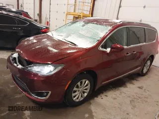 2018 Chrysler Pacifica Touring L Plus z VIN 2C4RC1EG5JR227511, wystawiony jako IAAI lot #41344075 z przebiegiem 86 860 mil mil oraz . Historia ofert i sprzedaży dostępna na DreamBid. Obrazek 17.